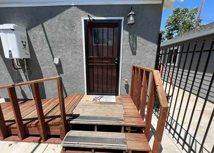 Charming Casita All Too Yourself Near Midtown, Train And Freeway